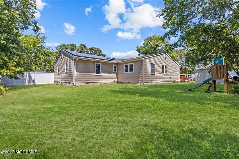 Welcome to this beautifully maintained 4-bedroom, 2-bath ranch - photo 44