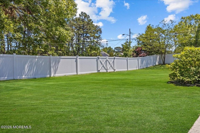 Welcome to this beautifully maintained 4-bedroom, 2-bath ranch - photo 46