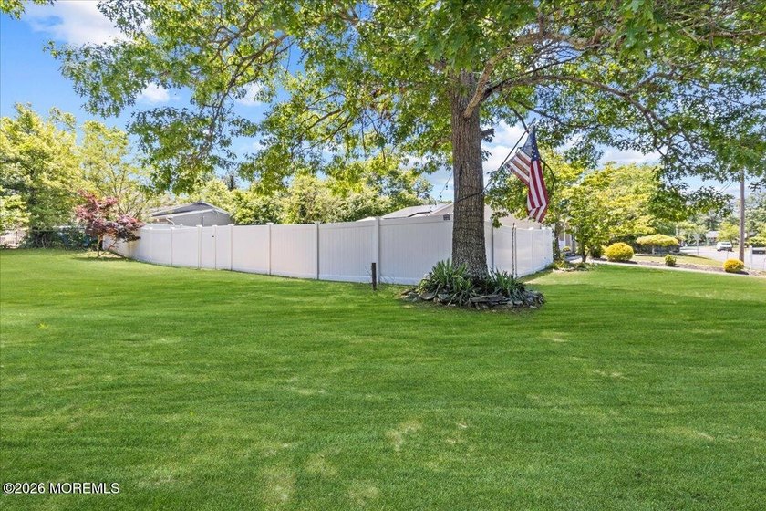 Welcome to this beautifully maintained 4-bedroom, 2-bath ranch - photo 50