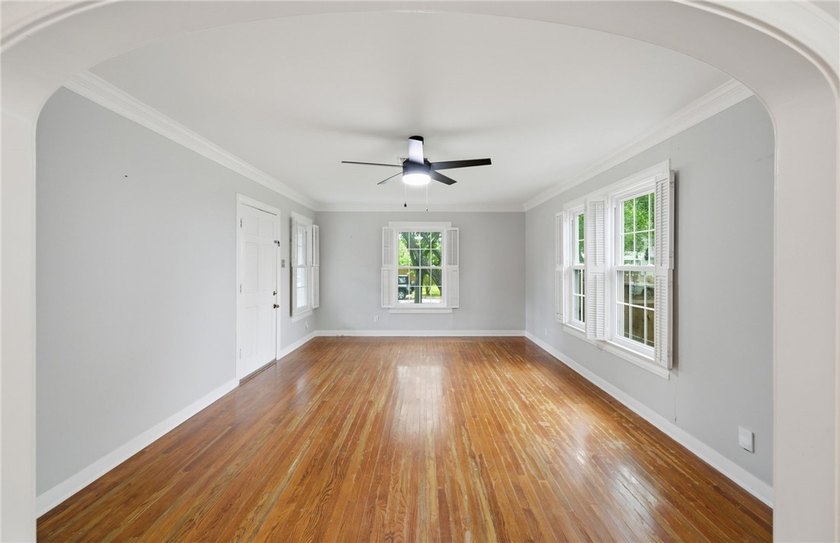 Ideally situated in the heart of Del Mar, this cozy and historic - photo 2