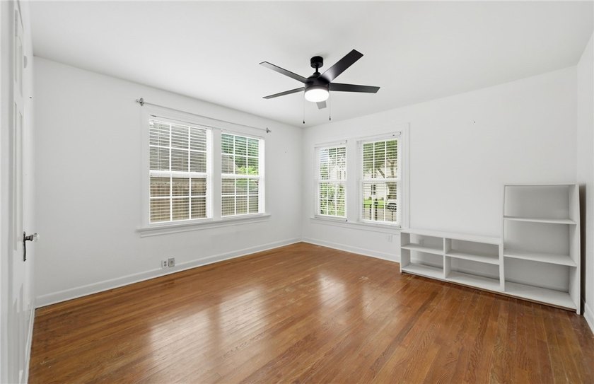 Ideally situated in the heart of Del Mar, this cozy and historic - photo 4