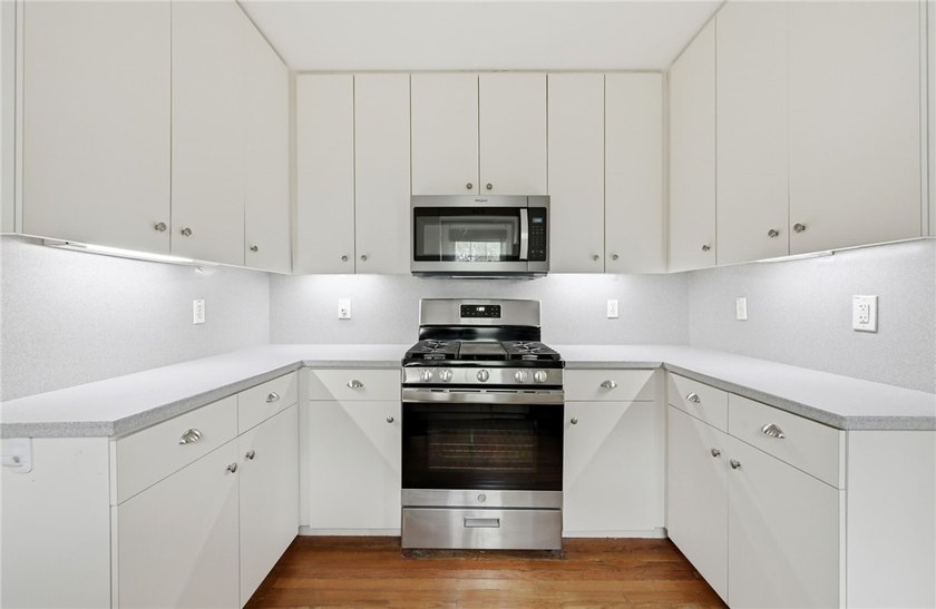 Ideally situated in the heart of Del Mar, this cozy and historic - photo 9