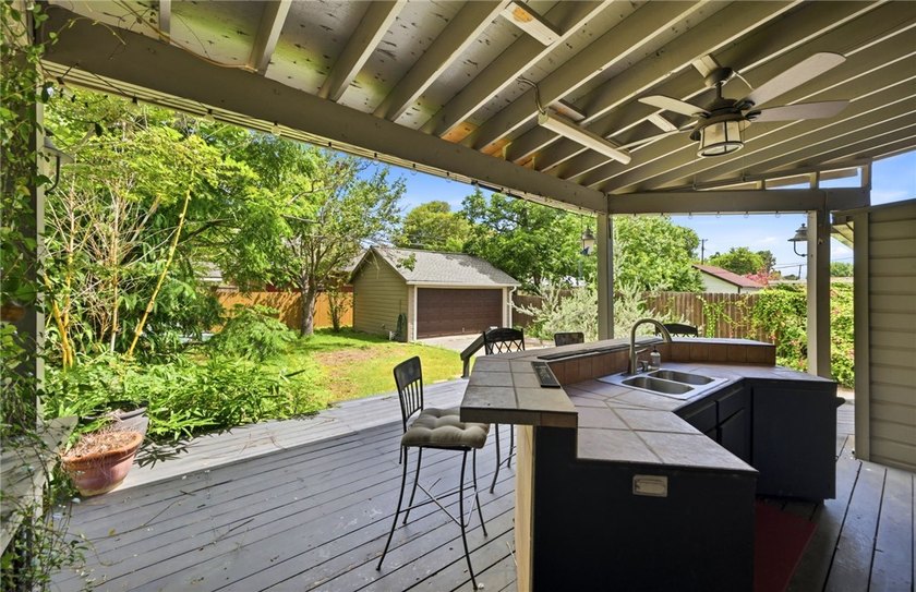 Ideally situated in the heart of Del Mar, this cozy and historic - photo 10