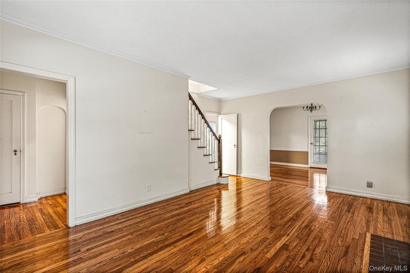 Welcome to this rare Bayside Hills opportunity! Situated on a - photo 3