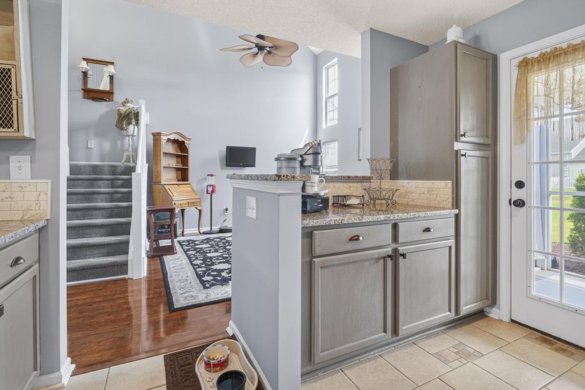 Welcome to this beautifully maintained 3-bedroom, 2.5-bath - photo 12