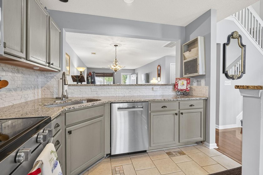 Welcome to this beautifully maintained 3-bedroom, 2.5-bath - photo 14