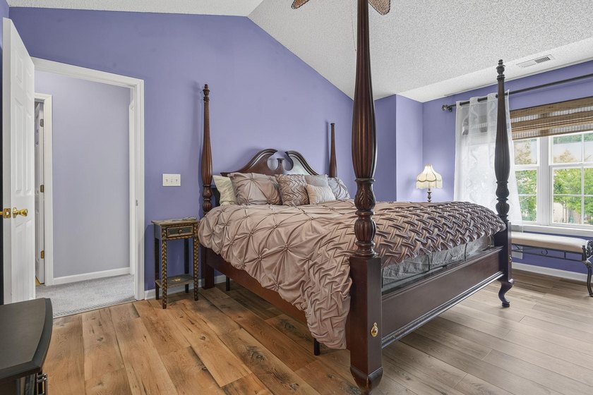 Welcome to this beautifully maintained 3-bedroom, 2.5-bath - photo 15