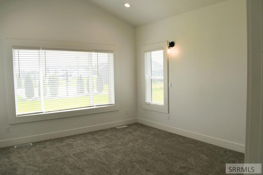 Don't miss out on this beautiful, nearly new, recently vacated - photo 16
