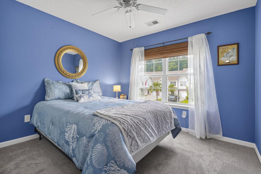 Welcome to this beautifully maintained 3-bedroom, 2.5-bath - photo 17