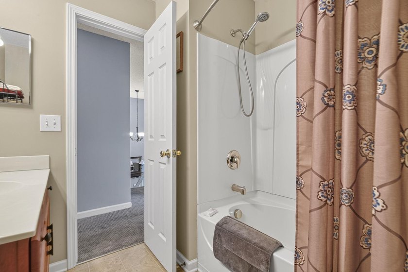 Welcome to this beautifully maintained 3-bedroom, 2.5-bath - photo 20