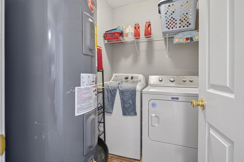 Welcome to this beautifully maintained 3-bedroom, 2.5-bath - photo 21