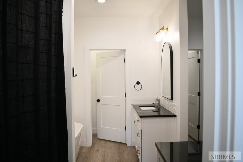 Don't miss out on this beautiful, nearly new, recently vacated - photo 24