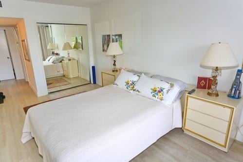 Beautifully well maintained condo by the owners. Great location - photo 25