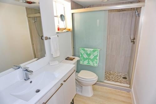 Beautifully well maintained condo by the owners. Great location - photo 26