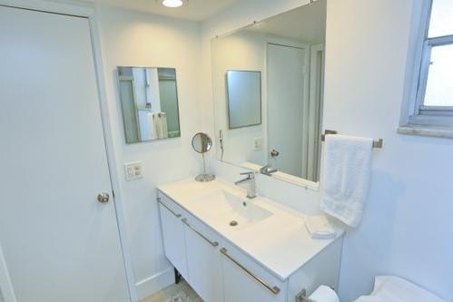 Beautifully well maintained condo by the owners. Great location - photo 27
