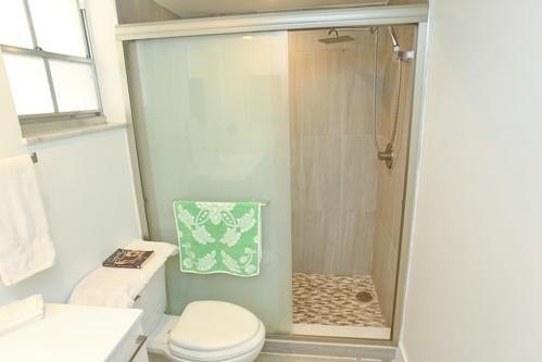Beautifully well maintained condo by the owners. Great location - photo 28