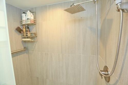 Beautifully well maintained condo by the owners. Great location - photo 29