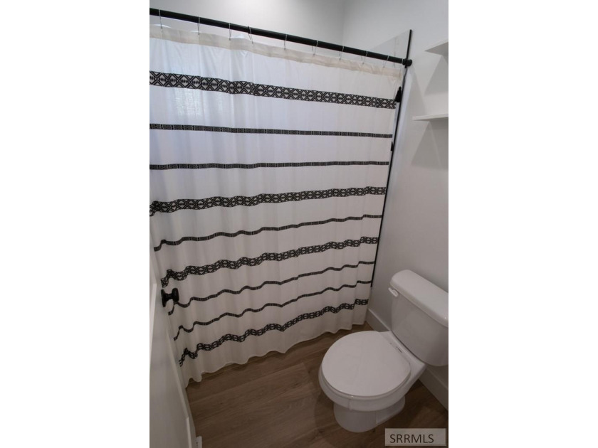 Don't miss out on this beautiful, nearly new, recently vacated - photo 29