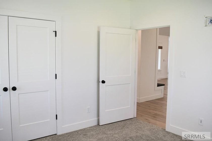 Don't miss out on this beautiful, nearly new, recently vacated - photo 34