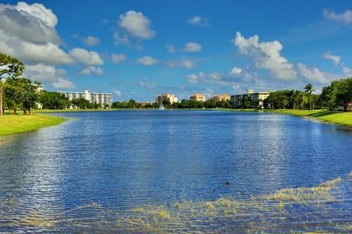 Beautifully well maintained condo by the owners. Great location - photo 38