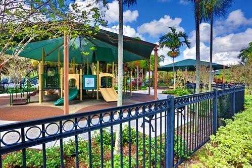 Beautifully well maintained condo by the owners. Great location - photo 46