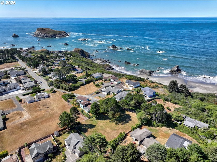 GATED FLAT .65 AC LOT WITH BEAUTIFUL OCEAN VIEW. This lot is NOT - photo 2
