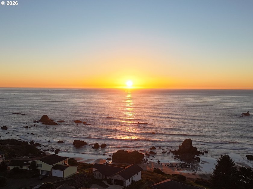 GATED FLAT .65 AC LOT WITH BEAUTIFUL OCEAN VIEW. This lot is NOT - photo 4