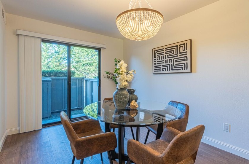 One of the largest updated Arroyo Carmel residences currently - photo 12
