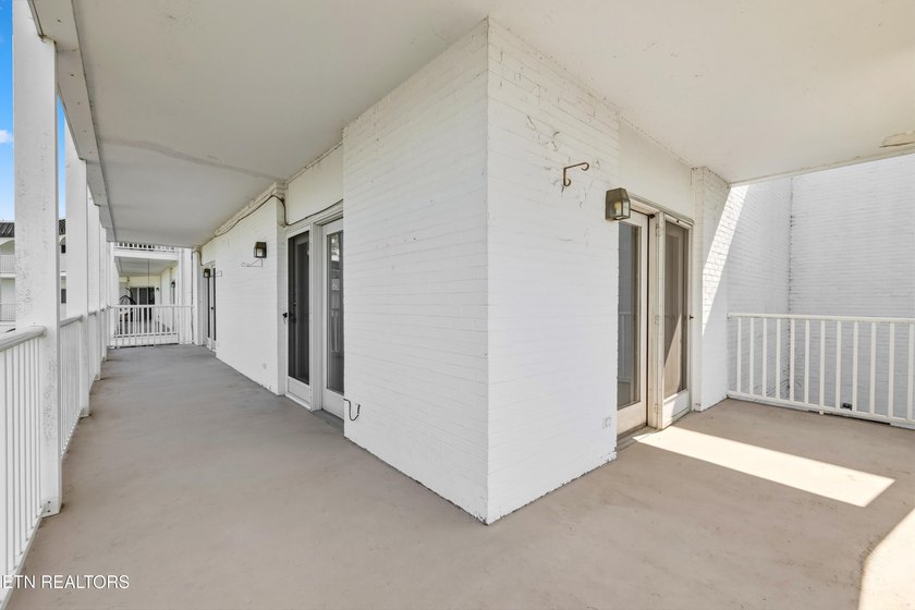 Welcome to the Westcliff Condominiums, one of Knoxville's - photo 13