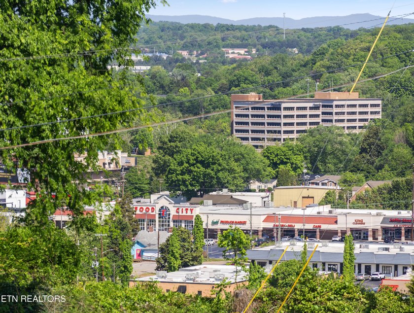 Welcome to the Westcliff Condominiums, one of Knoxville's - photo 14