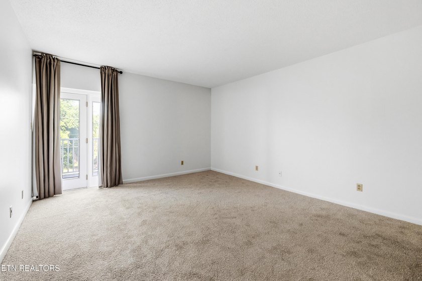 Welcome to the Westcliff Condominiums, one of Knoxville's - photo 15