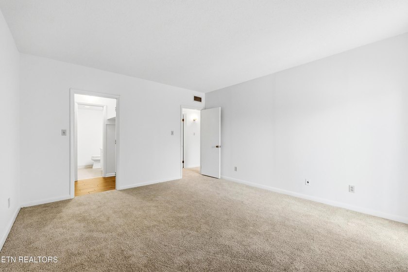Welcome to the Westcliff Condominiums, one of Knoxville's - photo 16