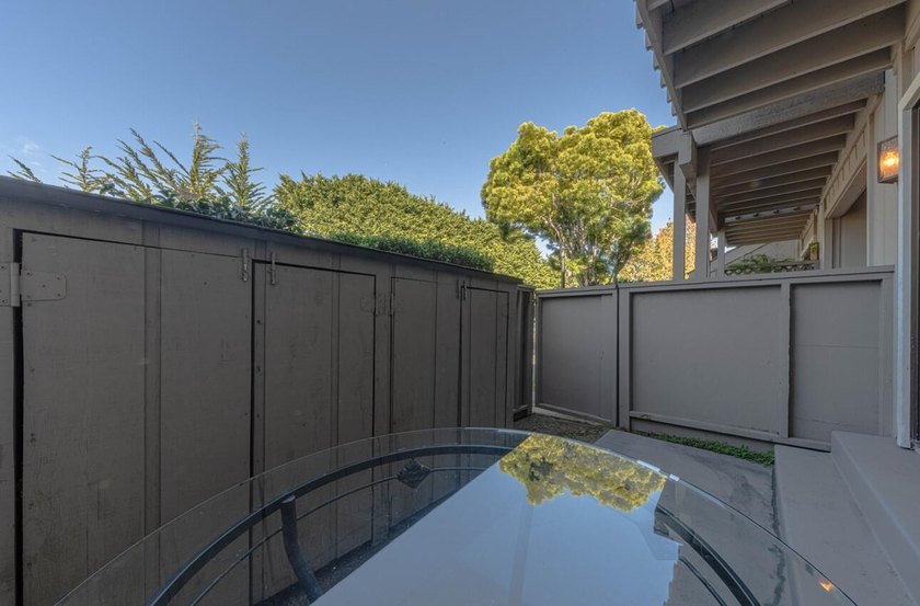 One of the largest updated Arroyo Carmel residences currently - photo 17