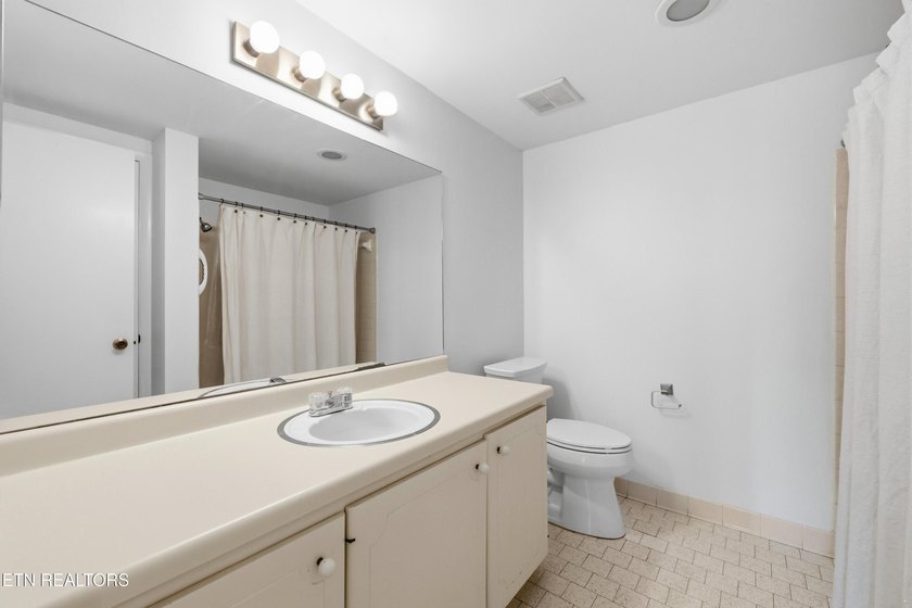 Welcome to the Westcliff Condominiums, one of Knoxville's - photo 19