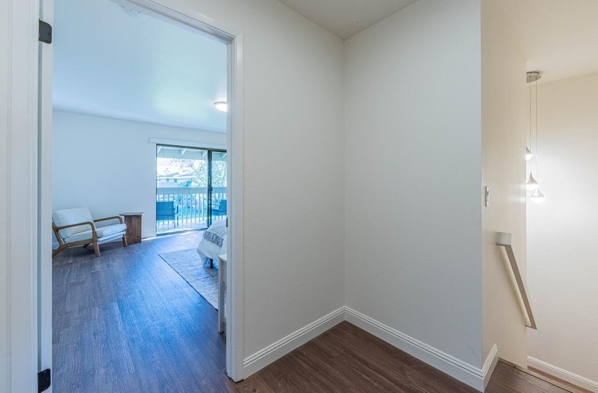 One of the largest updated Arroyo Carmel residences currently - photo 20