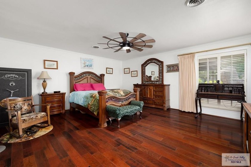 Nestled in the heart of San Benito, this stunning resaca-front - photo 21