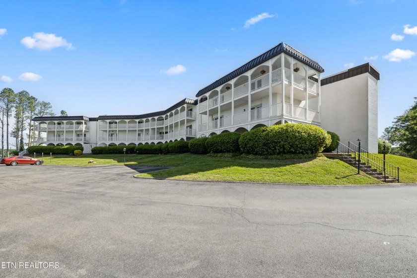 Welcome to the Westcliff Condominiums, one of Knoxville's - photo 22