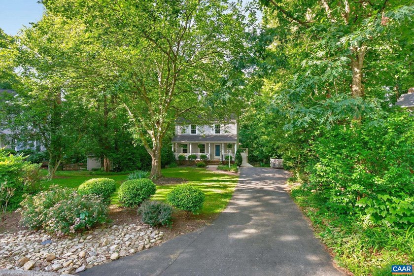 This move-in ready, three-level home offers exceptional - photo 4
