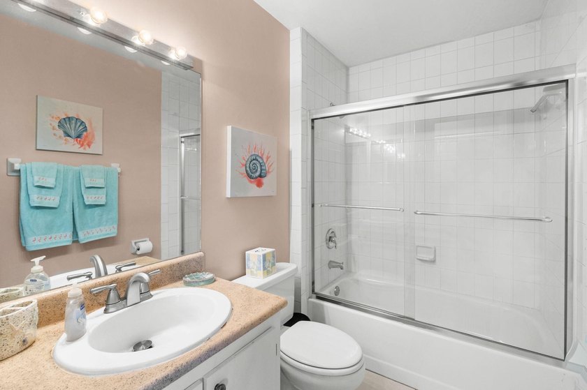 Move-in ready 2BR/2BA villa featuring a rare oversized 1.5-car - photo 17