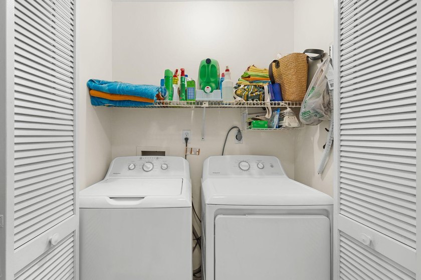 Move-in ready 2BR/2BA villa featuring a rare oversized 1.5-car - photo 18
