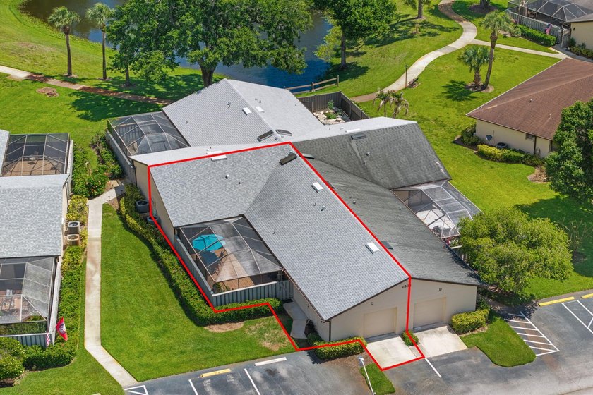 Move-in ready 2BR/2BA villa featuring a rare oversized 1.5-car - photo 26