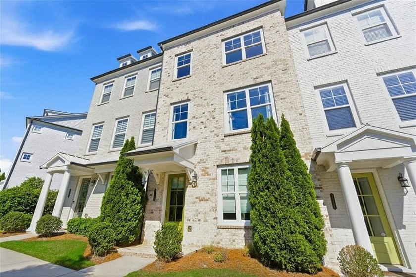 Perfectly positioned in the gated Harlow community, this - photo 3