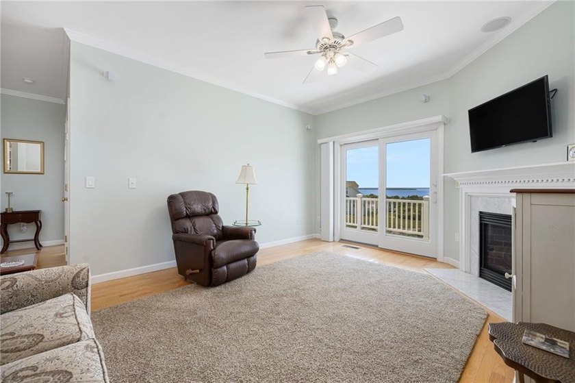 We invite you to explore this expansive end-unit - photo 11