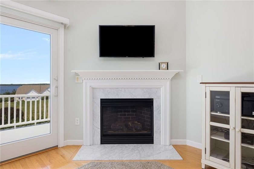 We invite you to explore this expansive end-unit - photo 13