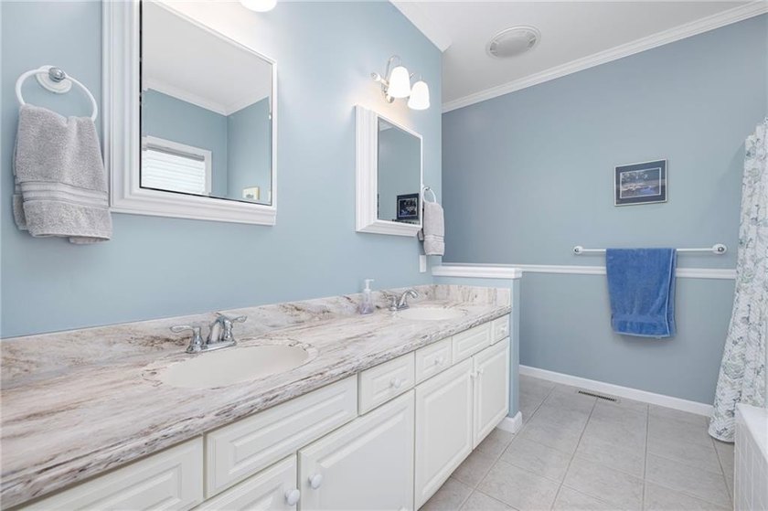 We invite you to explore this expansive end-unit - photo 19