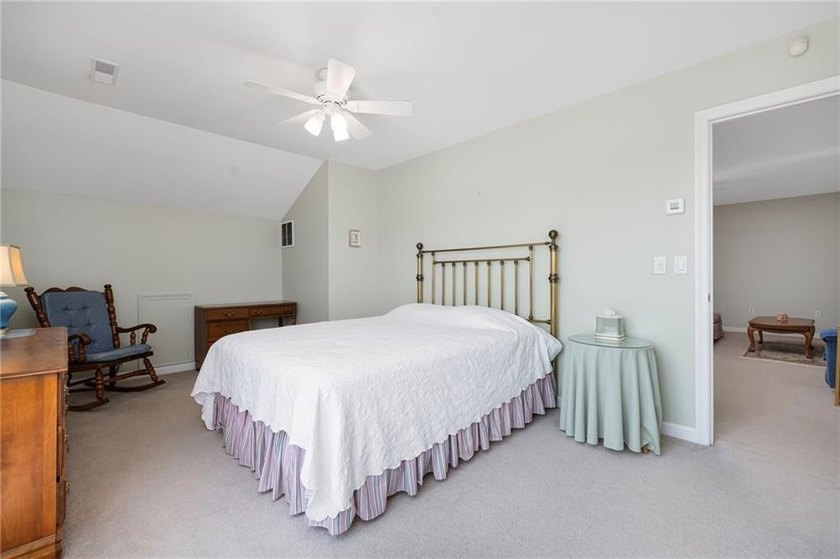 We invite you to explore this expansive end-unit - photo 37
