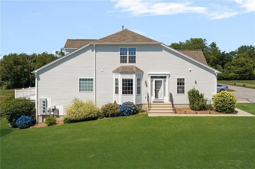 We invite you to explore this expansive end-unit - photo 43