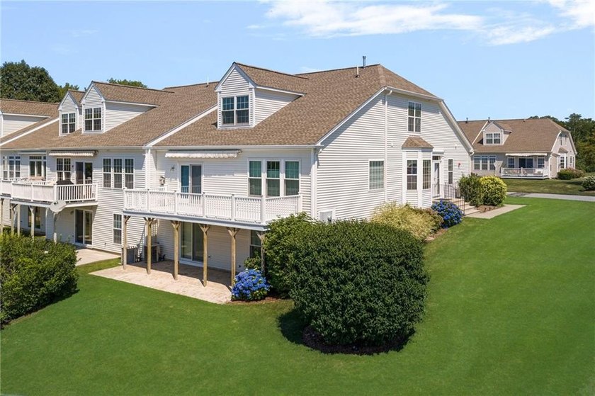 We invite you to explore this expansive end-unit - photo 44