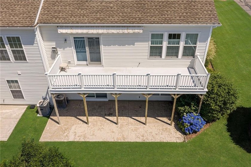 We invite you to explore this expansive end-unit - photo 46