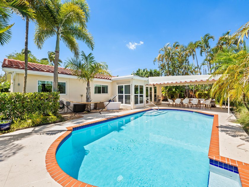 Tastefully updated 3/2 residence on a quiet, walkable street in - photo 15